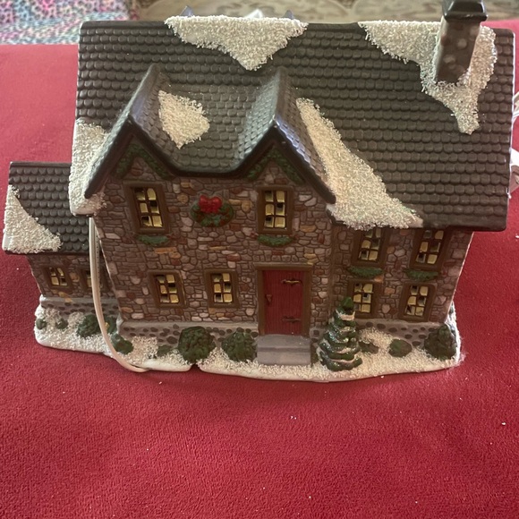 St Nicholas Square Village Collection -illuminated - Stone Cabin 2007 - Picture 3 of 5